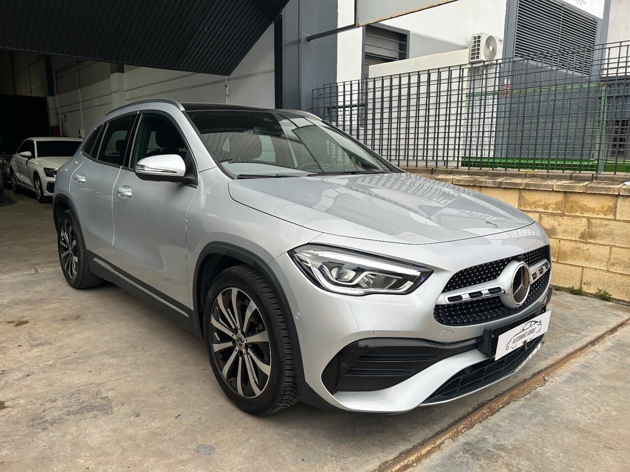 MERCEDES-BENZ GLA 200
