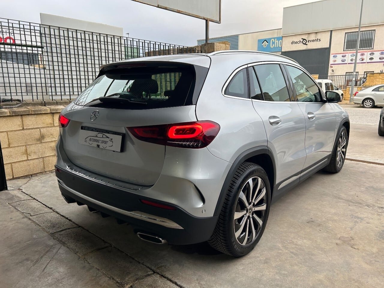 MERCEDES-BENZ GLA 200
